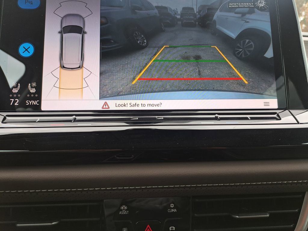 Used 2025 Volkswagen Atlas SEL image 11