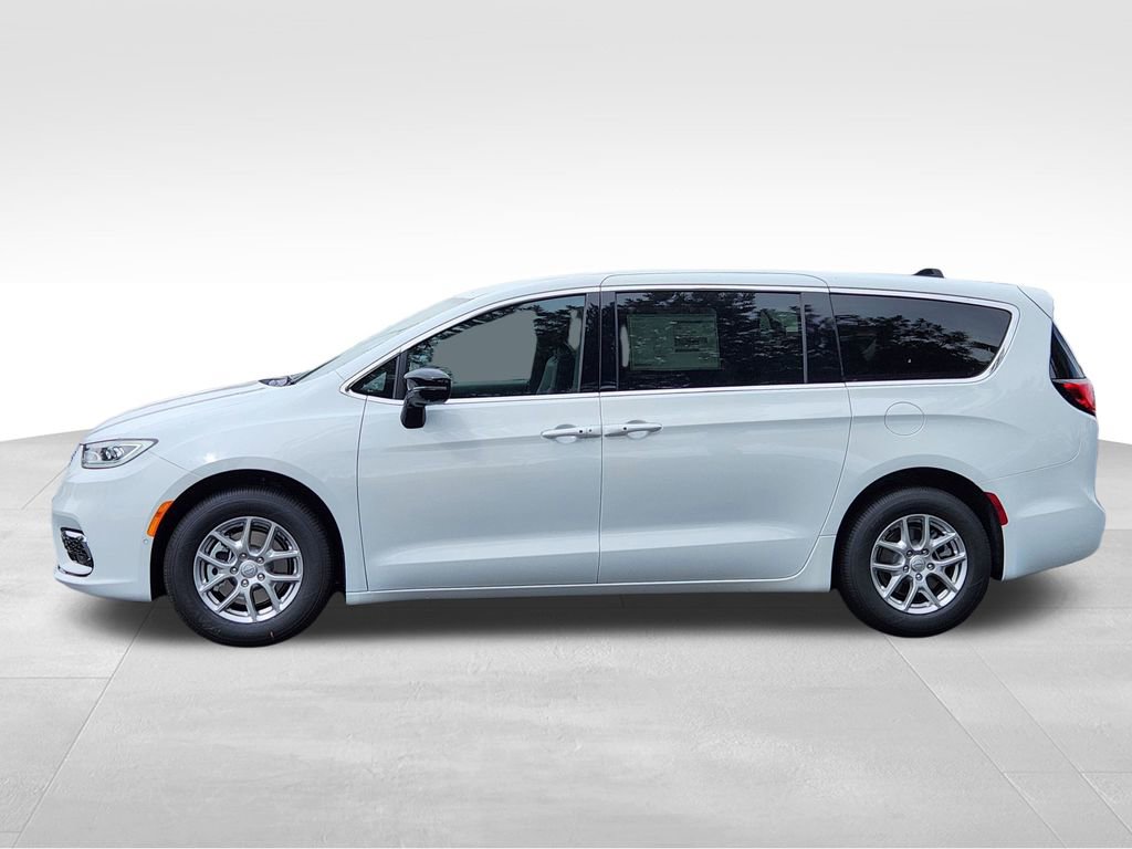 New 2026 Chrysler Pacifica Select image 2