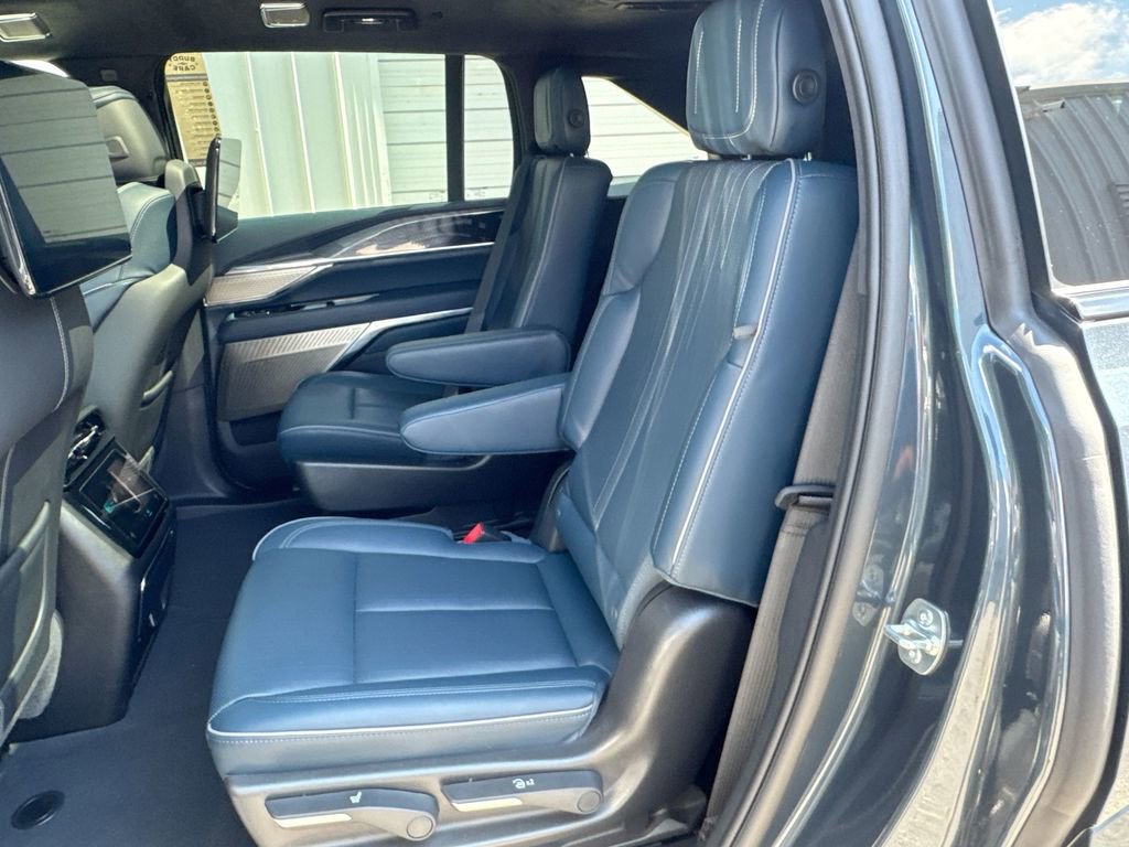 Used 2025 Cadillac Escalade IQ Sport 2 w/ LPO, ONYX Package image 28
