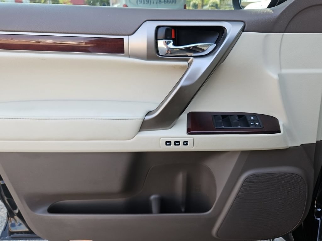 Used 2015 Lexus GX 460 w/ Premium Package AWD/4WD image 28