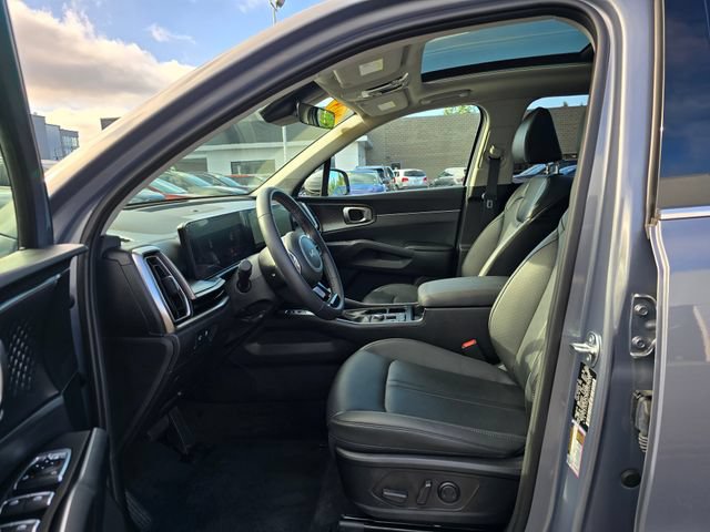 Certified 2025 Kia Sorento EX w/ Panoramic Sunroof Package AWD/4WD image 23