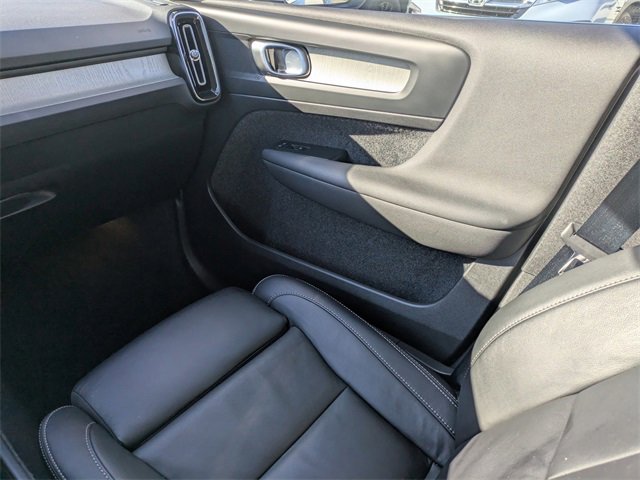 Used 2023 Volvo XC40 B5 Plus image 14