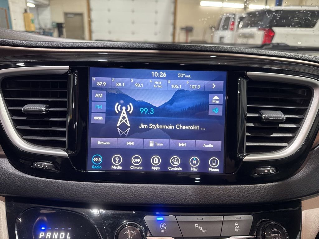 Used 2018 Chrysler Pacifica Touring-L image 22