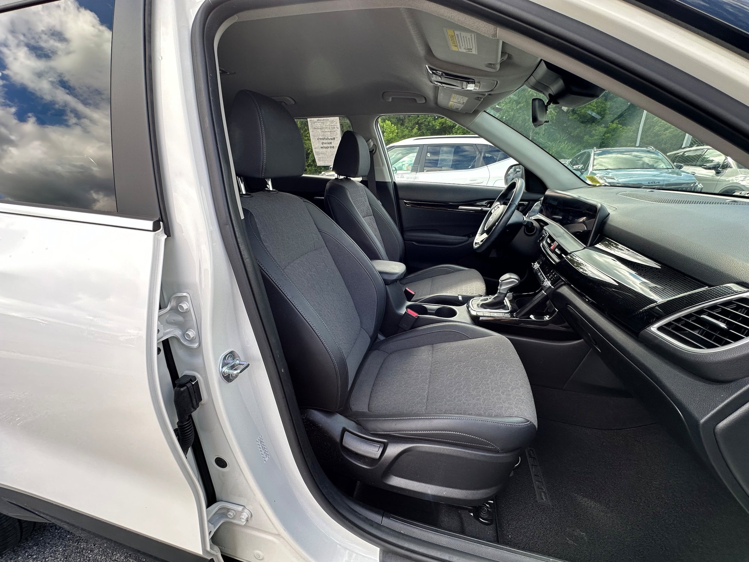 Used 2024 Kia Seltos S AWD/4WD image 16