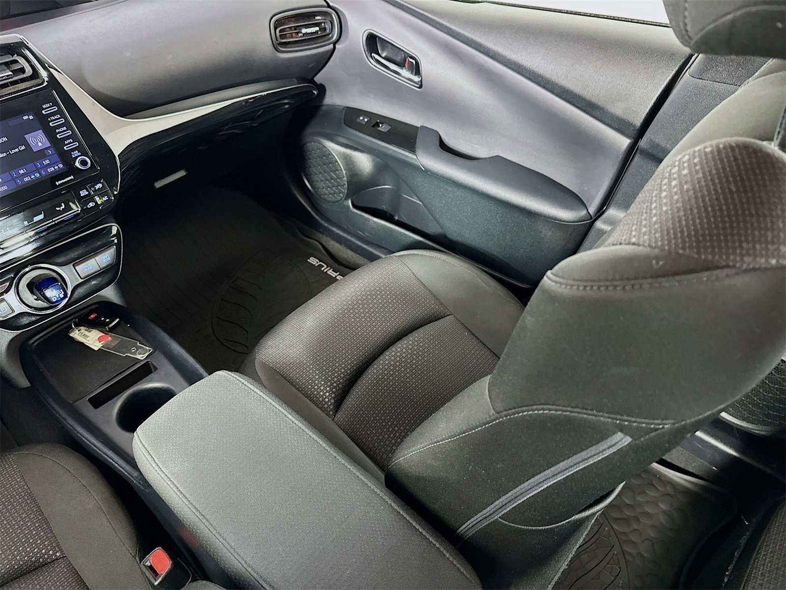 Used 2021 Toyota Prius LE image 21