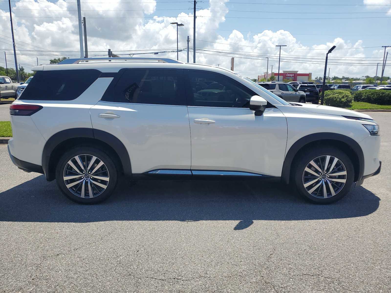 Used 2022 Nissan Pathfinder Platinum AWD/4WD image 7
