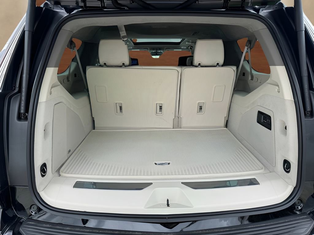 New 2026 Cadillac Escalade ESV Platinum Sport w/ LPO, ONYX Package AWD/4WD image 8