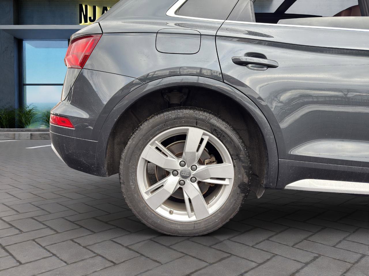 Used 2018 Audi Q5 2.0T Premium Plus w/ Premium Plus Package image 25