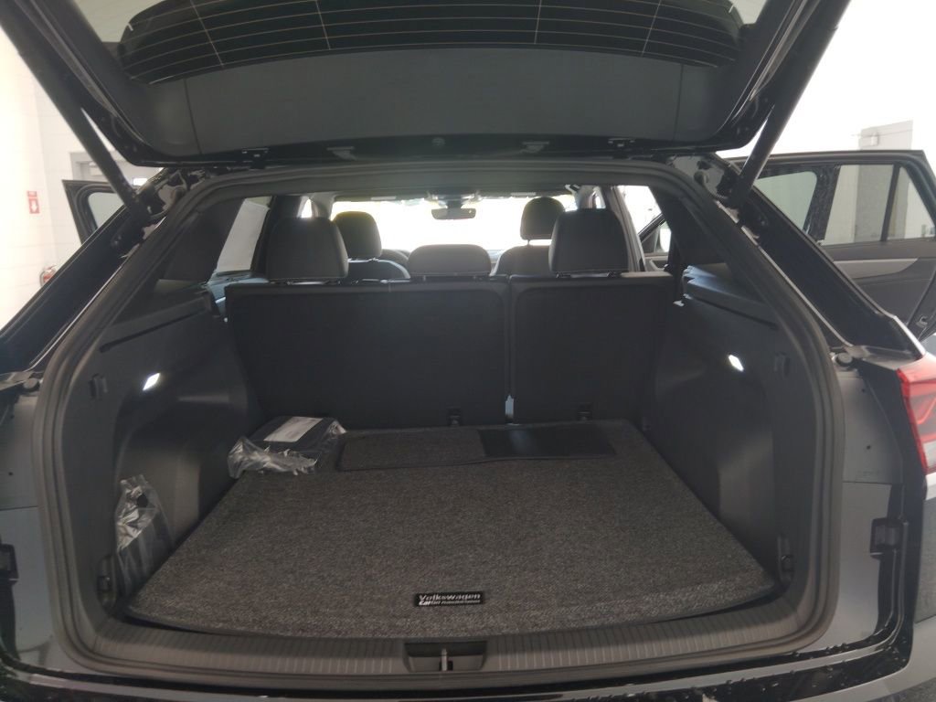 New 2026 Volkswagen Atlas Cross Sport SE FWD image 22