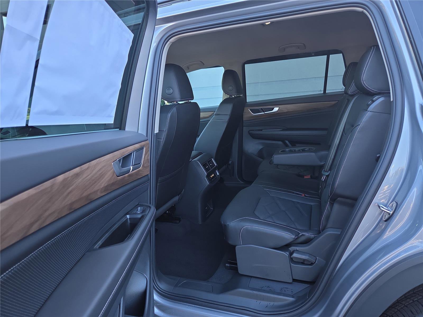 New 2026 Volkswagen Atlas SE image 27