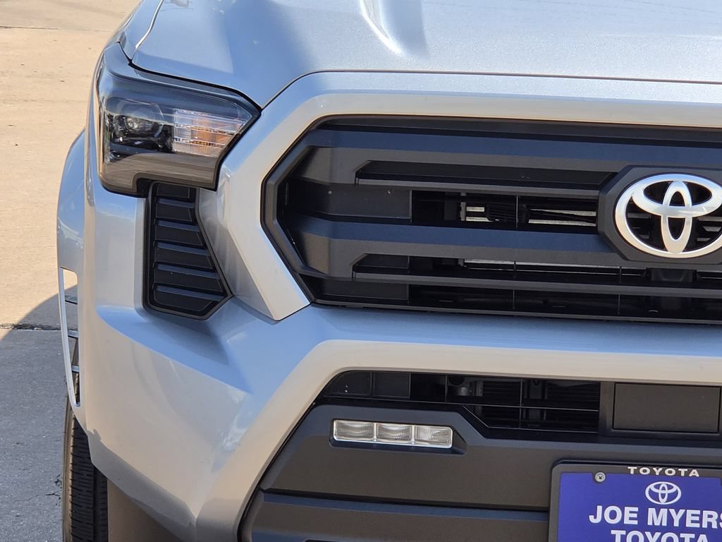 Used 2026 Toyota Tacoma SR5 AWD/4WD image 5
