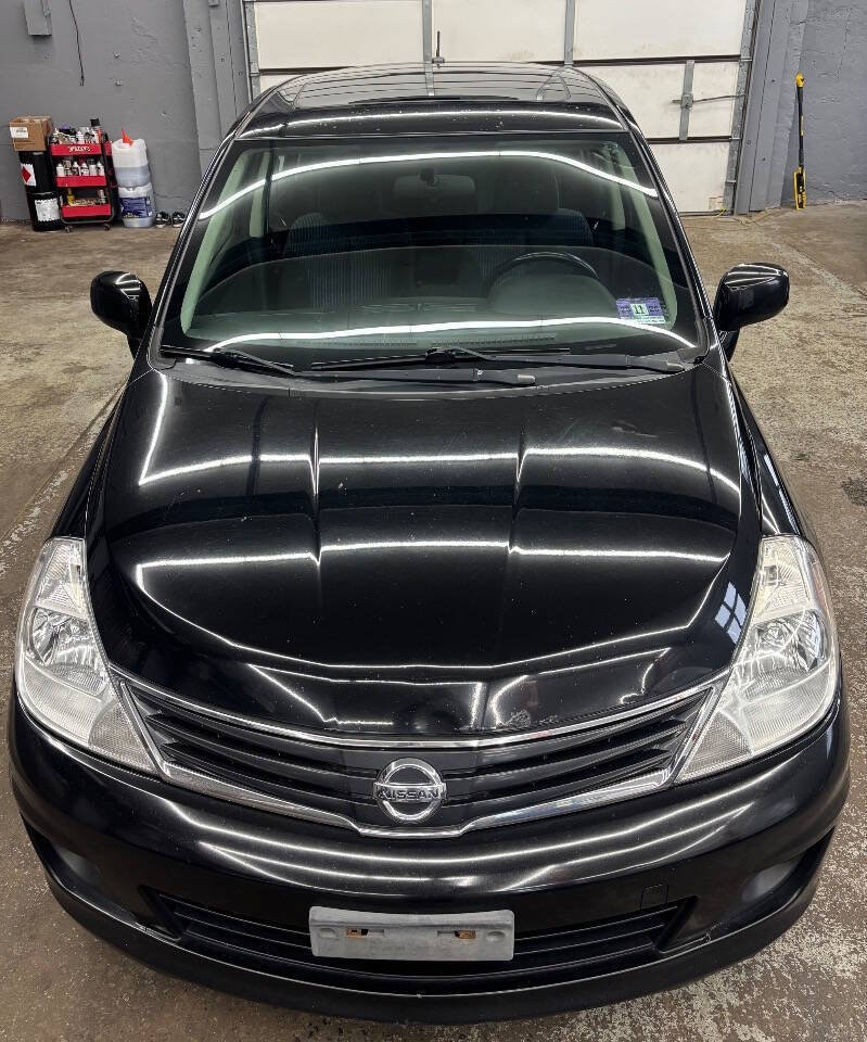Used 2011 Nissan Versa Hatchback w/ Premium Pkg FWD image 8