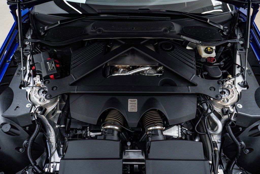 Used 2025 Aston Martin V8 Vantage Coupe image 33