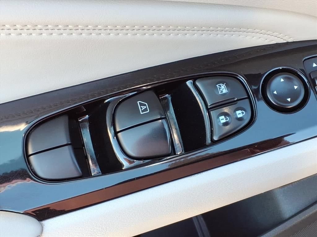 Used 2023 Nissan Altima 2.5 SV w/ SV Premium Package FWD image 6