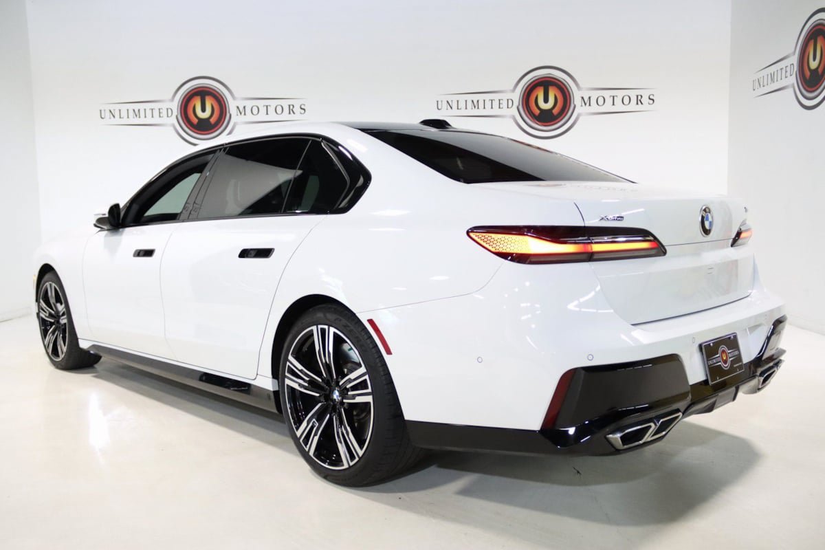 Used 2023 BMW 760i xDrive AWD/4WD image 4