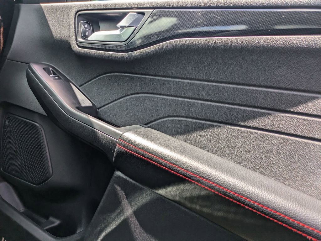 Used 2025 Ford Escape ST-Line image 32