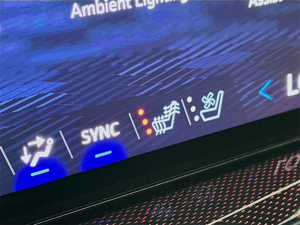 Used 2024 Chevrolet Traverse RS image 21