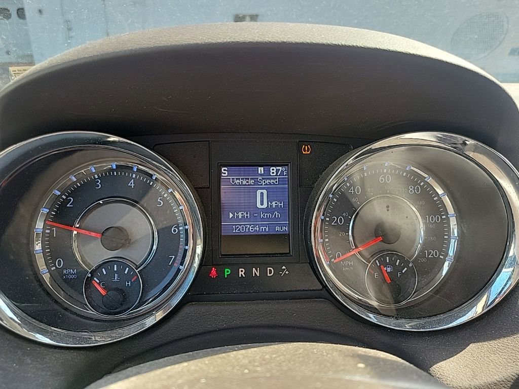Used 2013 Chrysler Town & Country Touring image 10