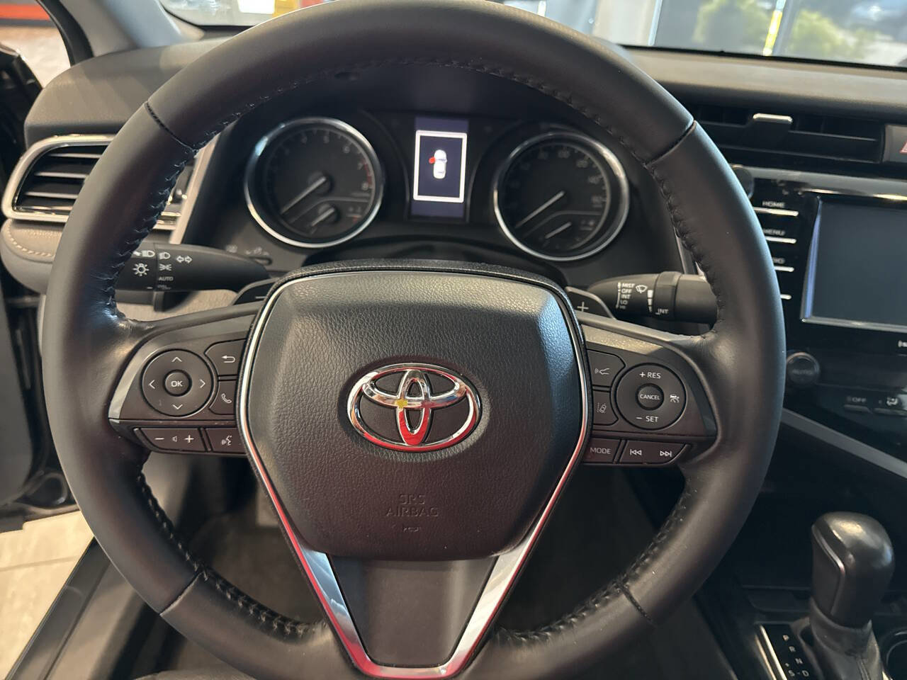 Used 2020 Toyota Camry SE w/ Phone Cable & Charge Package image 15