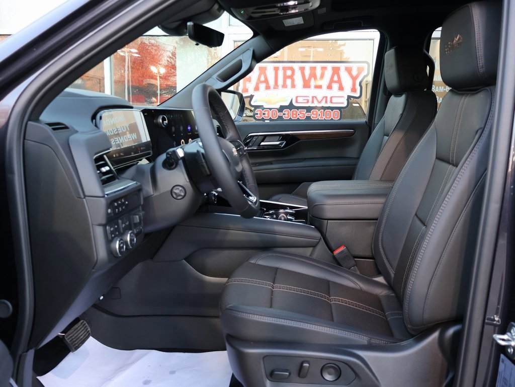 New 2025 Chevrolet Suburban High Country image 13