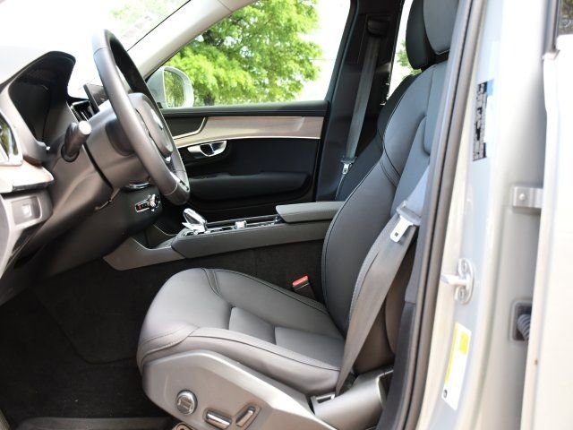 Used 2025 Volvo XC90 B6 Core w/ Protection Package Premier AWD/4WD image 12