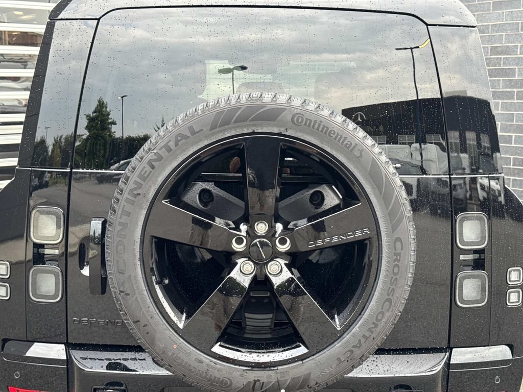 New 2026 Land Rover Defender 110 X-Dynamic SE AWD/4WD image 5