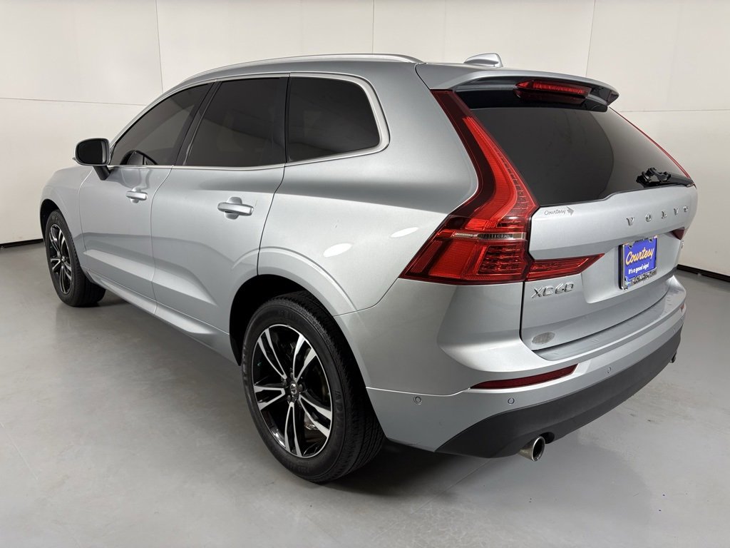 Used 2018 Volvo XC60 T6 Momentum w/ Vision Package image 6