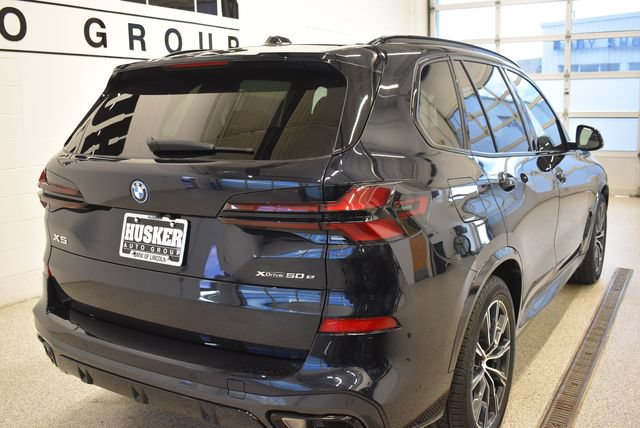New 2026 BMW X5 xDrive50e w/ M Sport Package AWD/4WD image 4