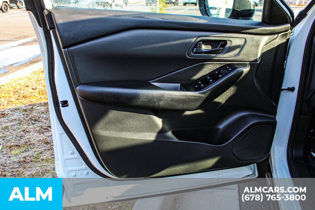 Used 2024 Nissan Rogue S image 37