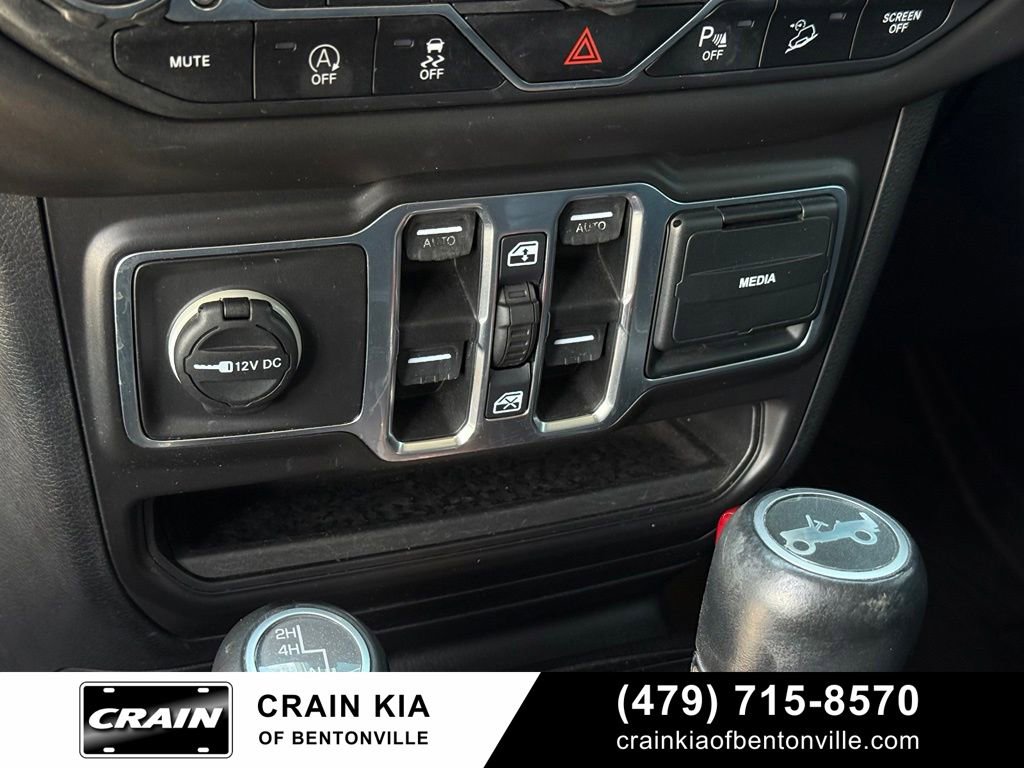 Used 2018 Jeep Wrangler Unlimited Sahara AWD/4WD image 19