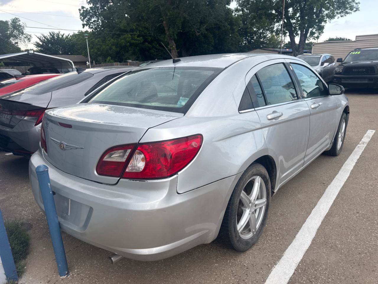 Used 2010 Chrysler Sebring Touring FWD image 5