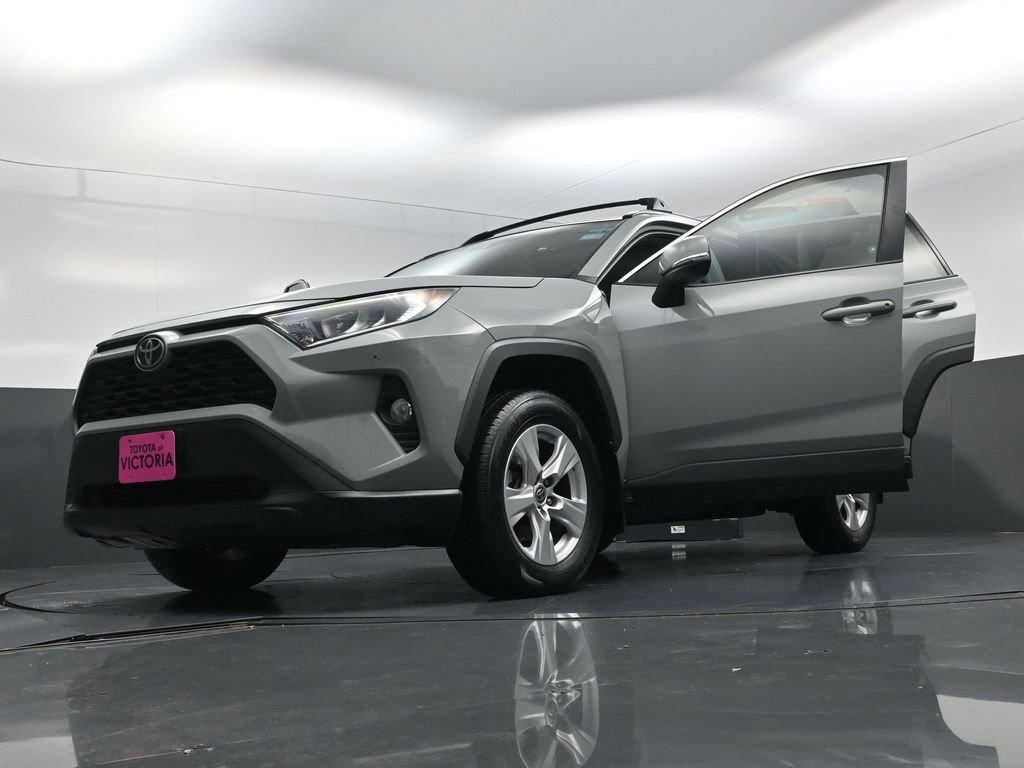 Used 2021 Toyota RAV4 XLE w/ Convenience Package FWD image 28
