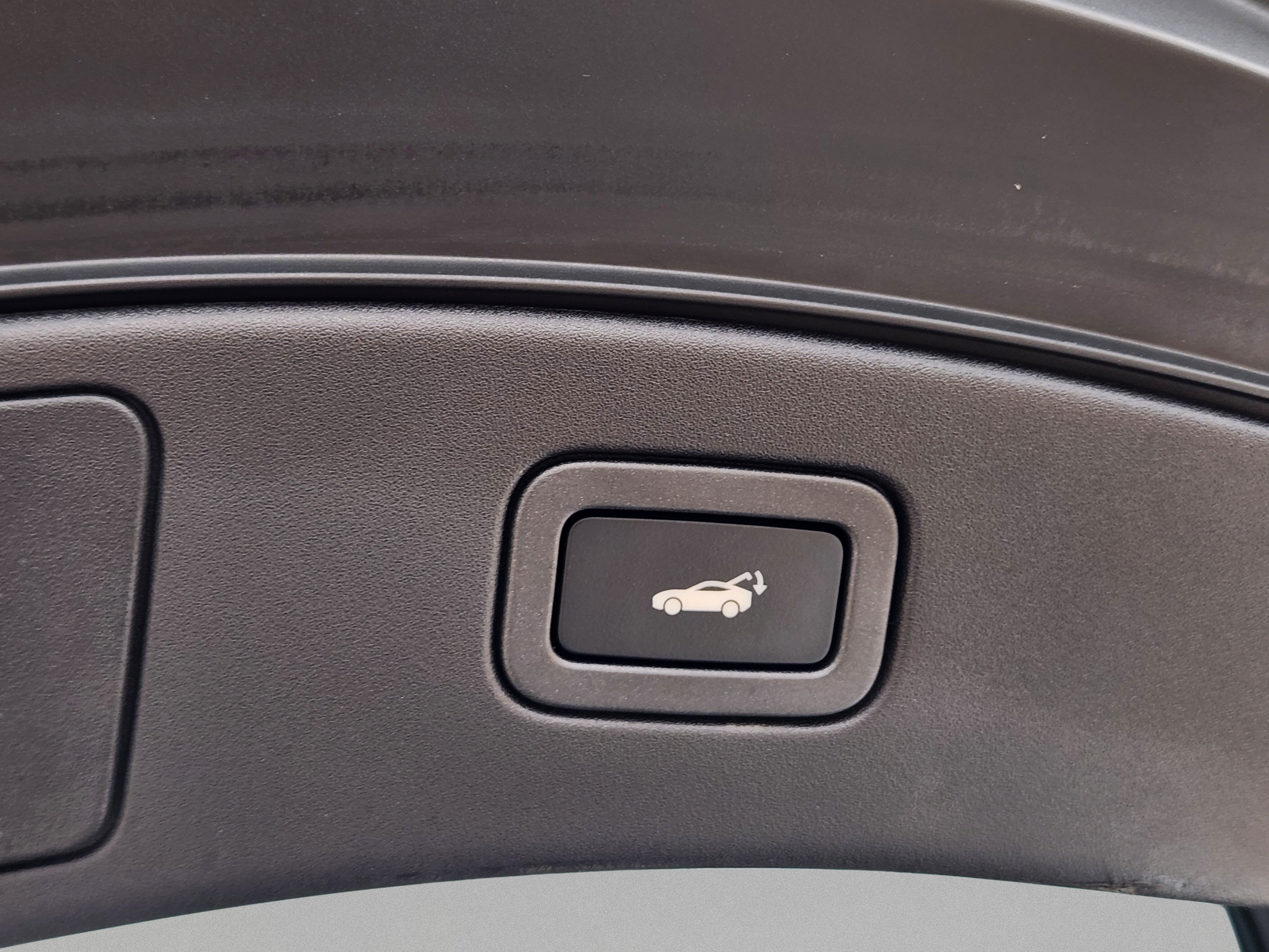 Used 2017 Jaguar F-TYPE S RWD image 33