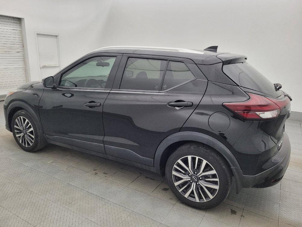 Used 2022 Nissan Kicks SV image 3