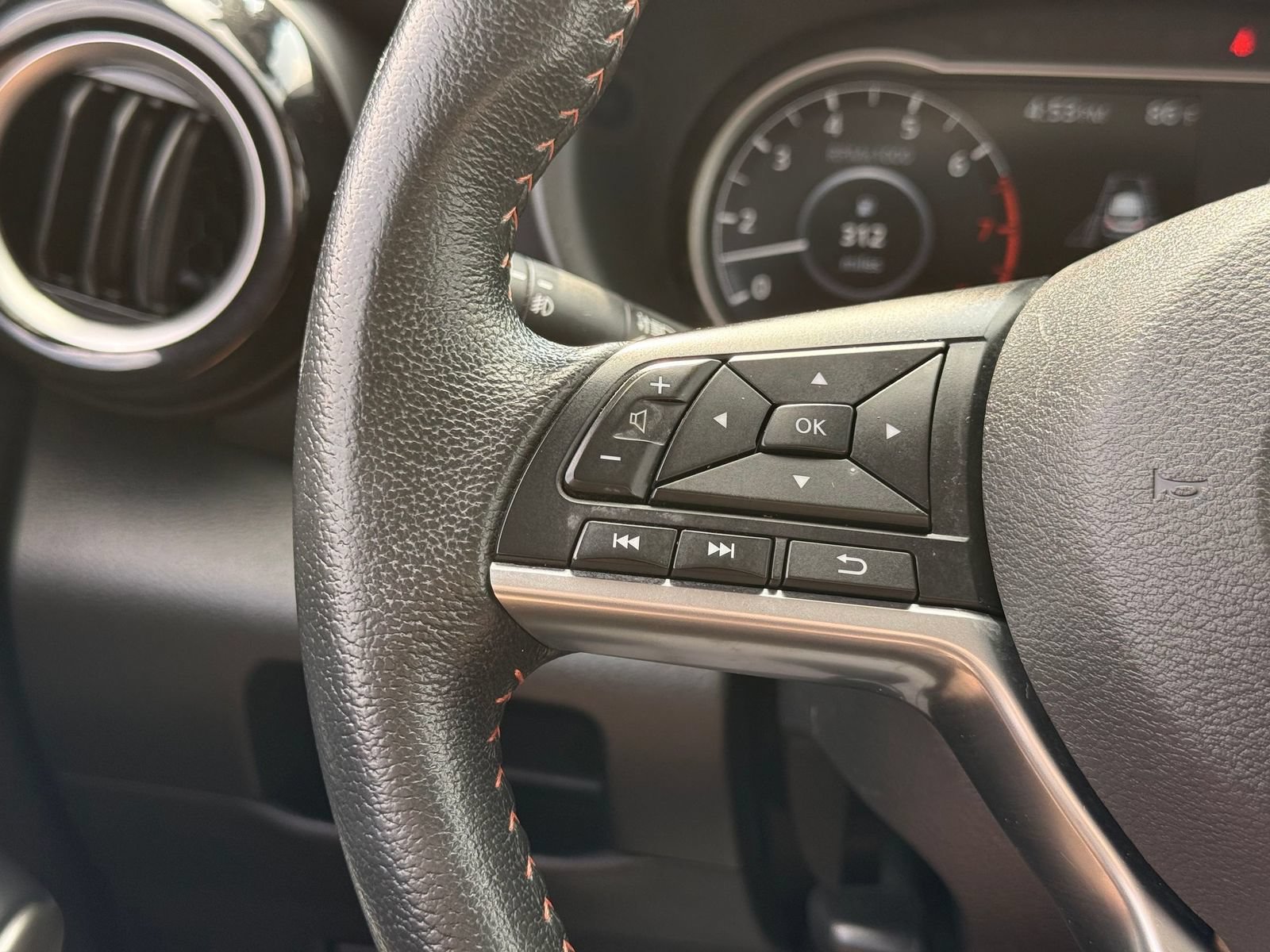 Used 2020 Nissan Kicks SR w/ SR Premium Package FWD image 17