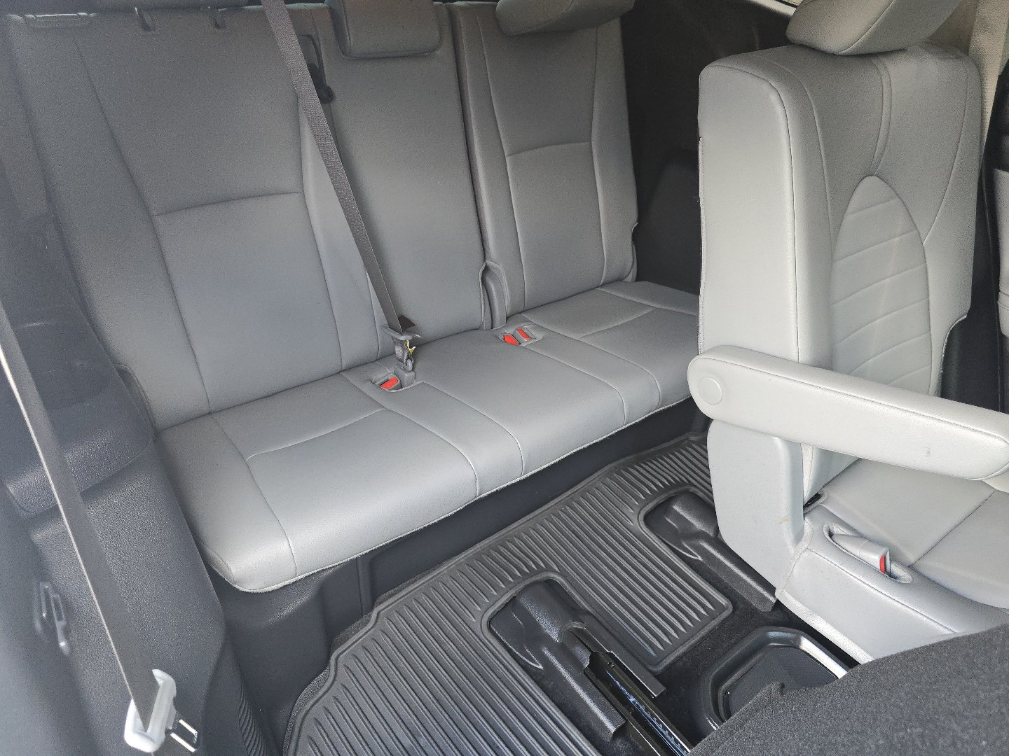 Used 2025 Toyota Highlander XLE AWD/4WD image 20