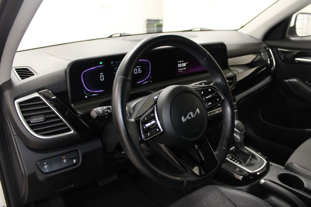 Used 2025 Kia Seltos S image 17
