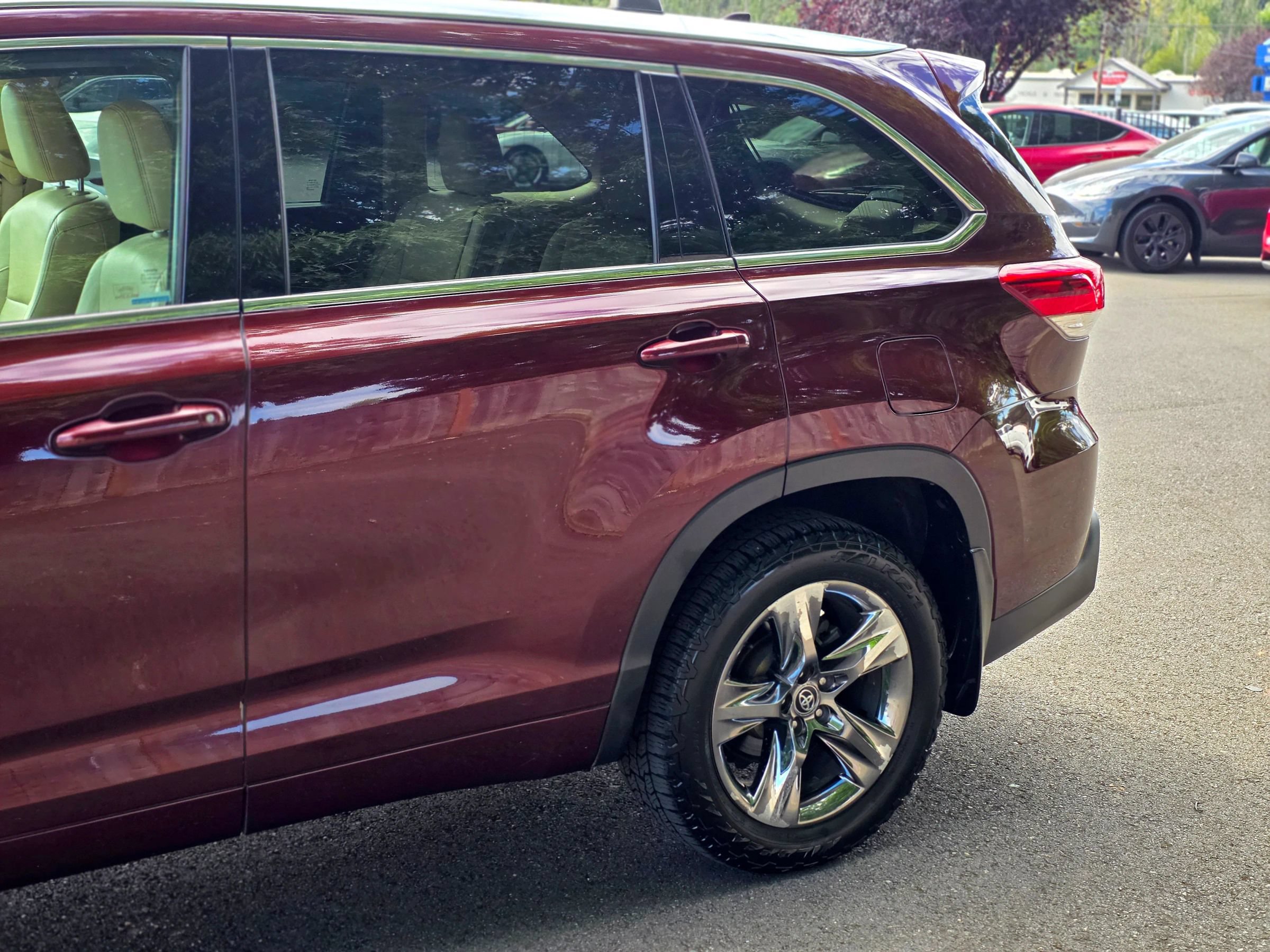 Used 2017 Toyota Highlander Limited Platinum AWD/4WD image 7