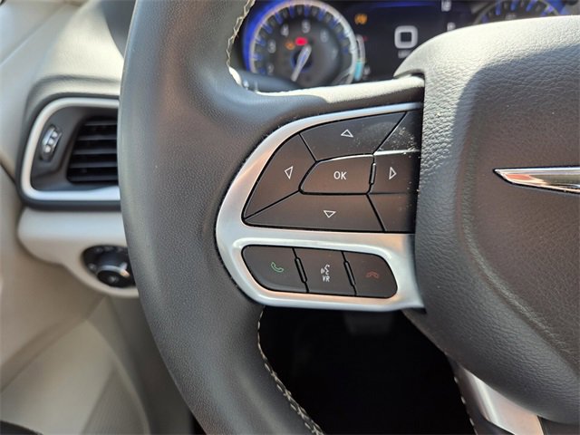 Certified 2023 Chrysler Pacifica Touring-L image 31