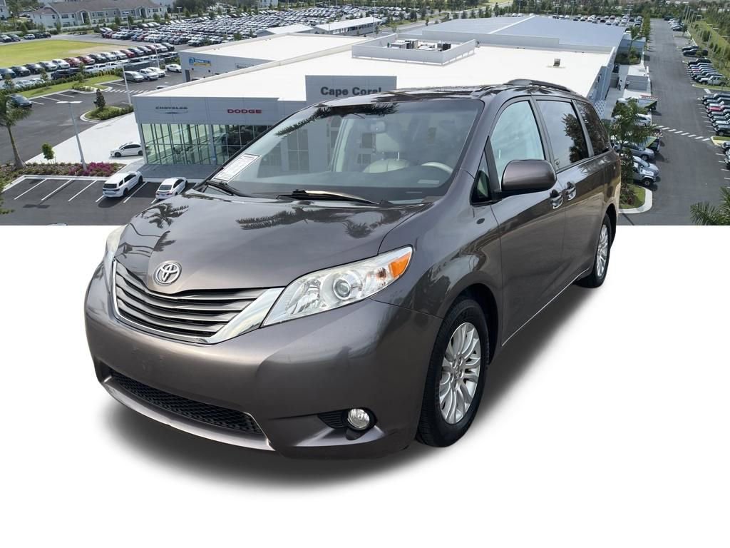 Used 2014 Toyota Sienna XLE image 3