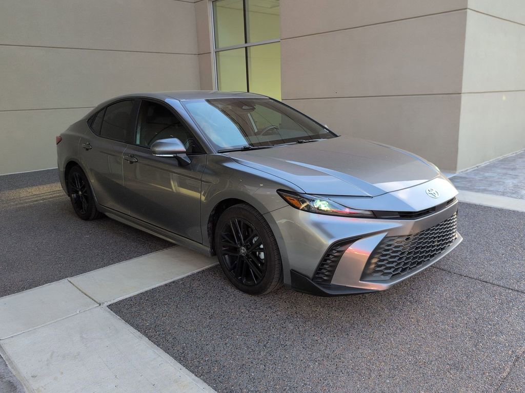 Used 2025 Toyota Camry SE image 8