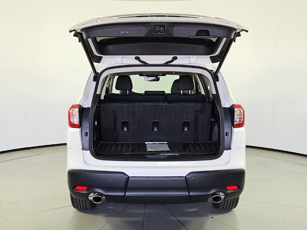 Used 2023 Subaru Ascent Limited w/ Technology Package AWD/4WD image 10