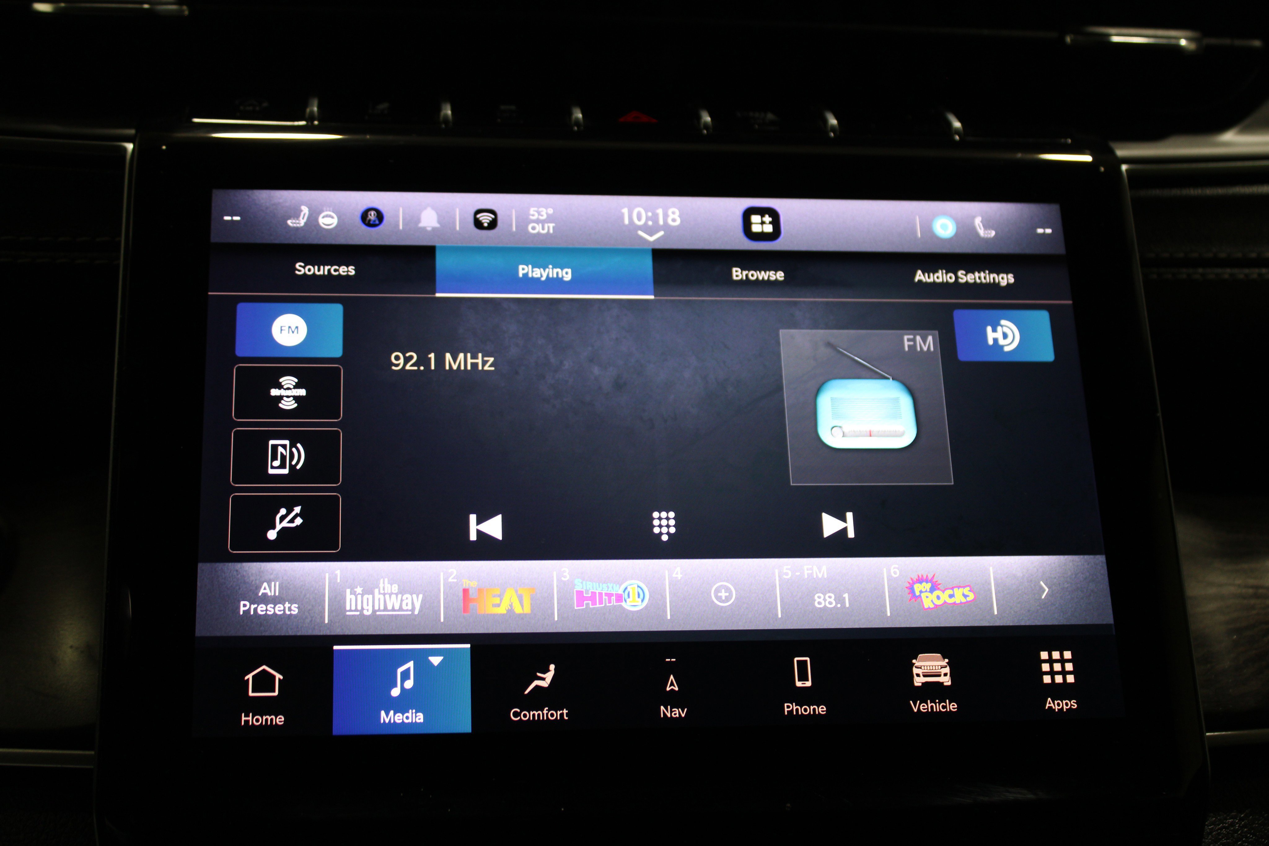 Used 2024 Jeep Grand Cherokee L Limited w/ Black Appearance Package image 15