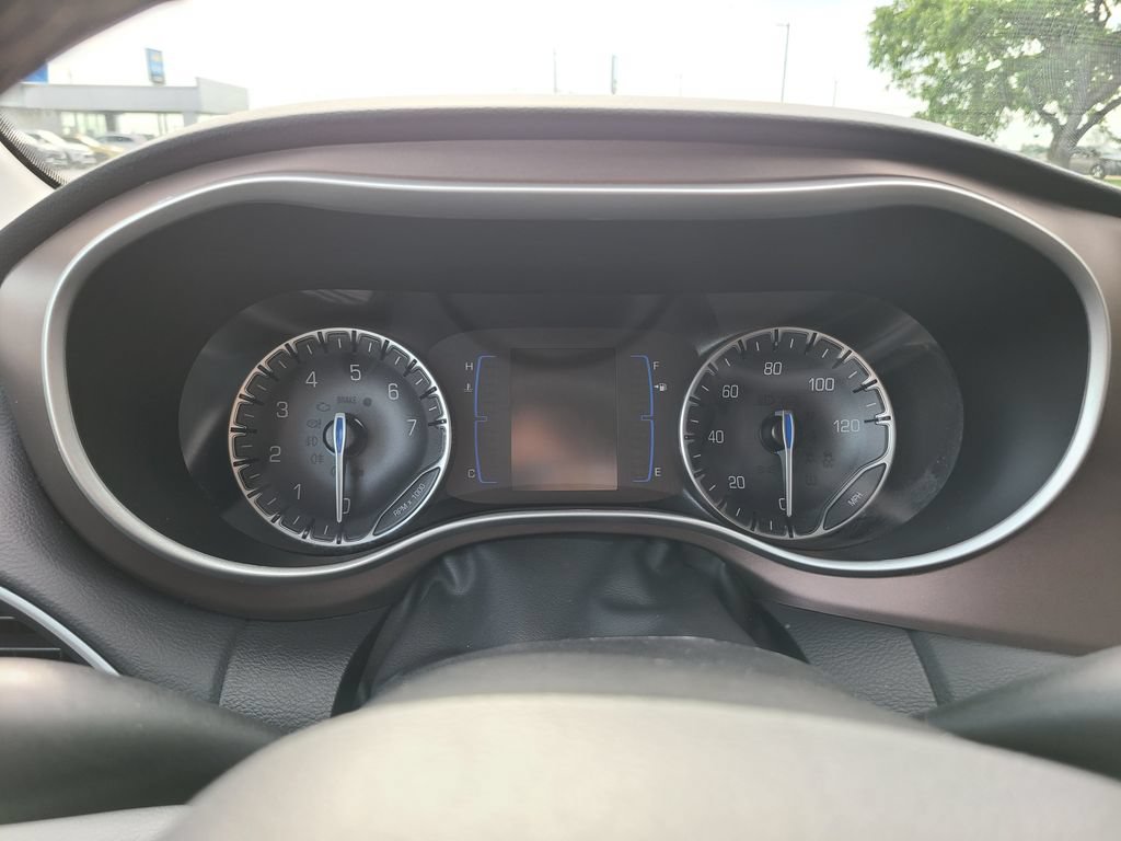 Used 2023 Chrysler Voyager LX FWD image 30