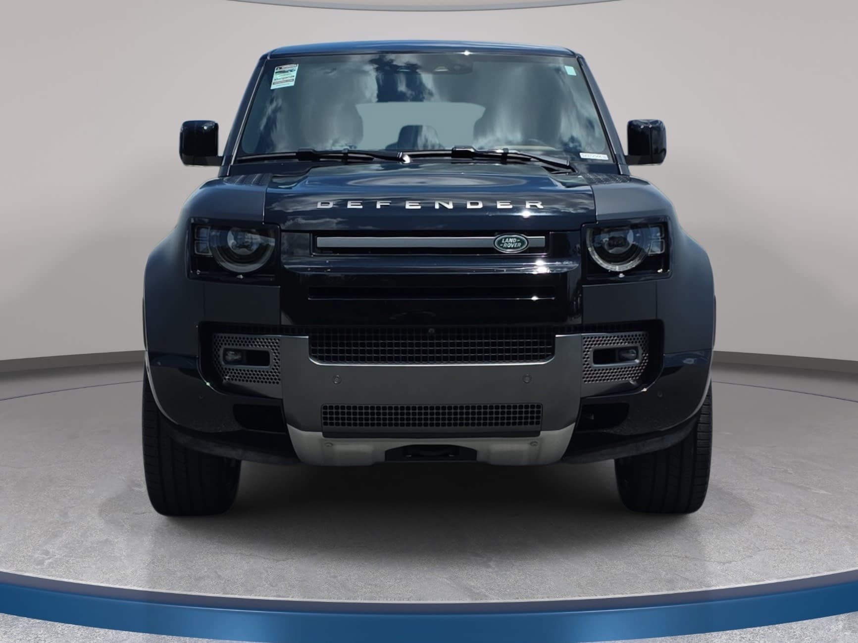 Used 2025 Land Rover Defender 110 V8 AWD/4WD image 2