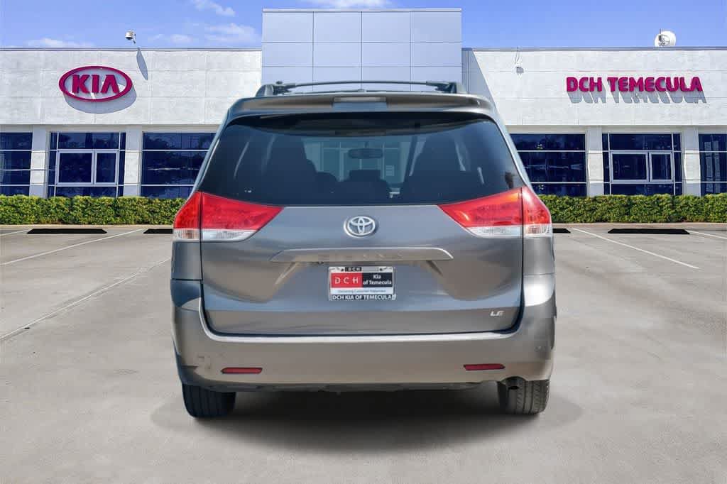 Used 2012 Toyota Sienna LE w/ Towing Pkg FWD image 5