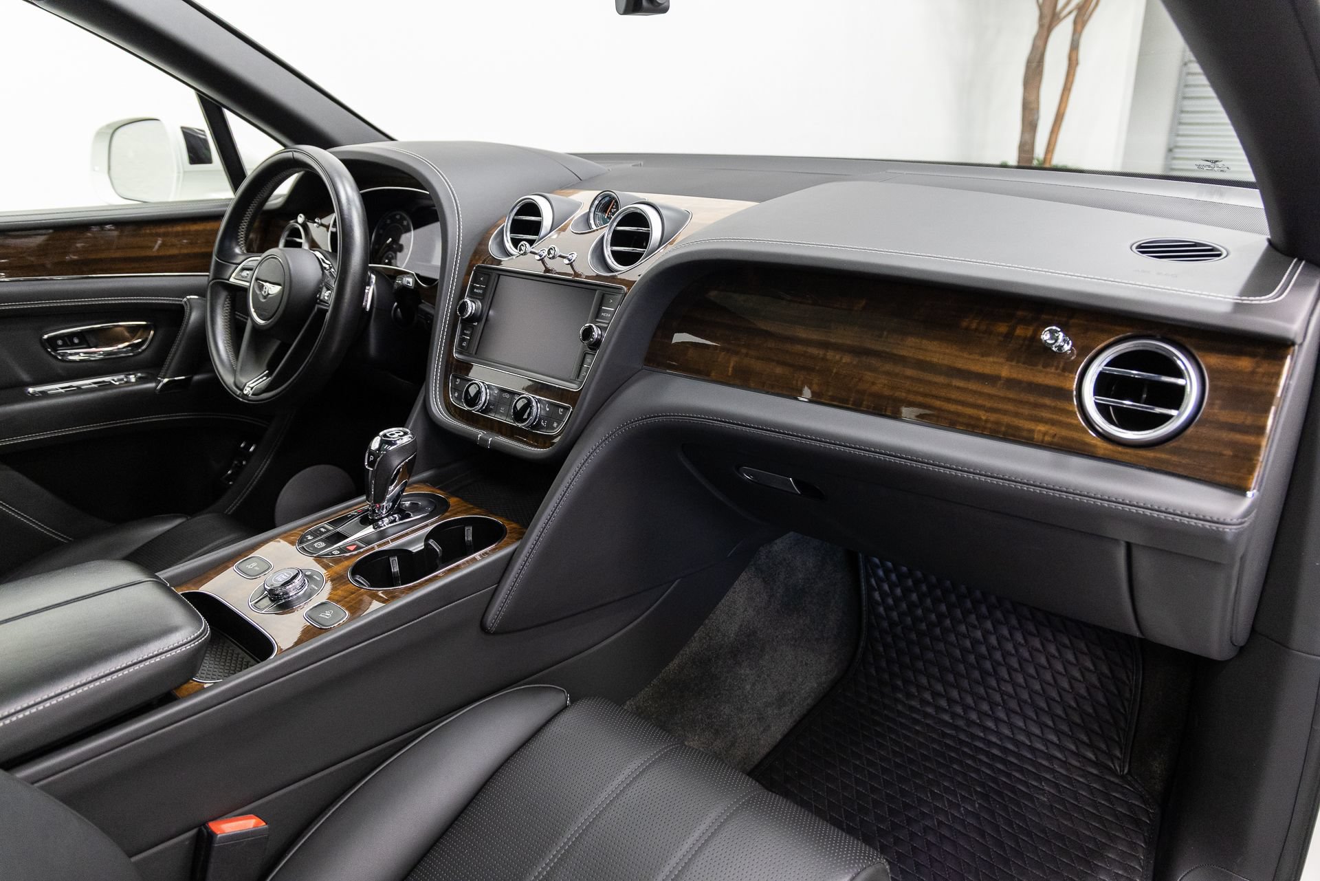 Used 2018 Bentley Bentayga AWD/4WD image 13