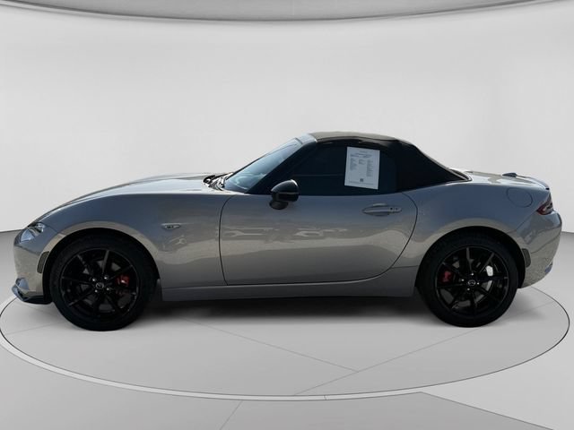 Used 2022 MAZDA MX-5 Miata Club RWD image 2