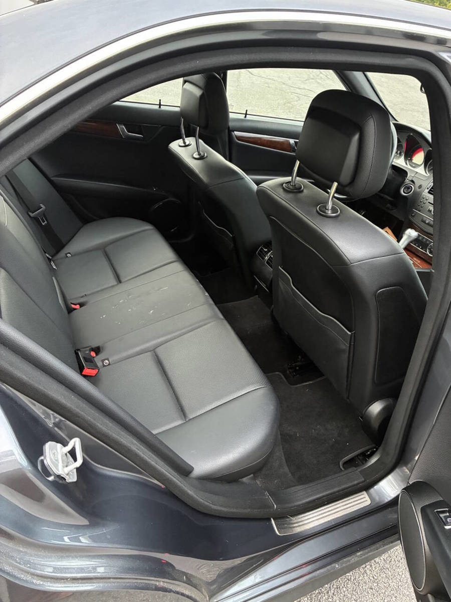 Used 2011 Mercedes-Benz C 300 4MATIC Sedan image 12