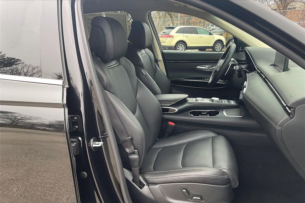Used 2025 Genesis GV70 2.5T image 7